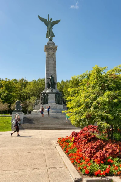 statue george etienne cartier montreal