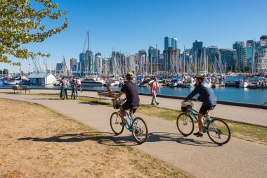 Vancouver, British Columbia, Kanada - 14 Eylül 2017: Stanley Park ve Vancouver Skyline.