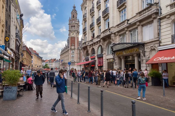 Lille Francia Giugno 2018 Persone Che Camminano Pierre Mauroy Campanile — Foto Stock