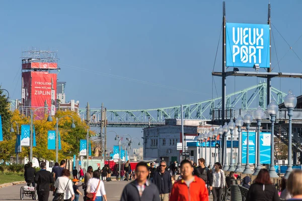 Montreal October 2017 Crowd Tourists Walking Old Port Montreal Sunny — Stock Photo, Image