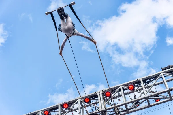 Montreal Canada July 2018 Trapeze Artist Performing Montreal Completement Cirque — Stock Photo, Image