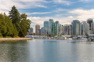 Vancouver, British Columbia, Kanada - 12 Eylül 2017: Stanley Park ve Vancouver Skyline.