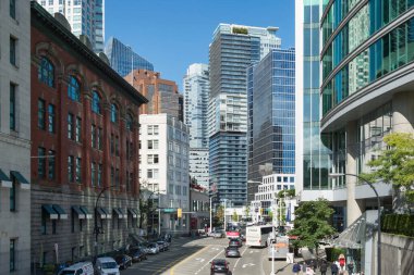 Vancouver, British Columbia, Kanada - 13 Eylül 2017: Cordova Caddesi 'nden Vancouver Skyline