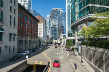 Vancouver, British Columbia, Kanada - 13 Eylül 2017: Cordova Caddesi 'nden Vancouver Skyline