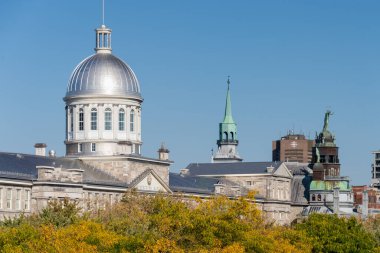 Montreal, CA - 21 Ekim 2017: Montreal Eski Limanı Bonsecours Pazarı, Sonbaharda