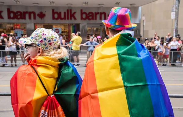 Toronto Canadá Julio 2016 Una Pareja Vestida Con Ropas Colores — Foto de Stock