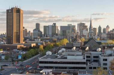 Montreal, CA - 15 Mayıs 2017: Jacques-Cartier Köprüsünden Montreal Skyline