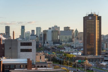 Montreal, CA - 15 Mayıs 2017: Jacques-Cartier Köprüsünden Montreal Skyline