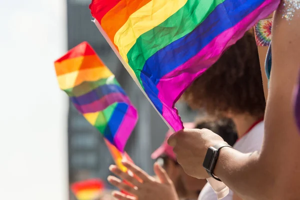 Montreal Canadá Agosto 2017 Espectadores Sosteniendo Banderas Arco Iris Gay — Foto de Stock