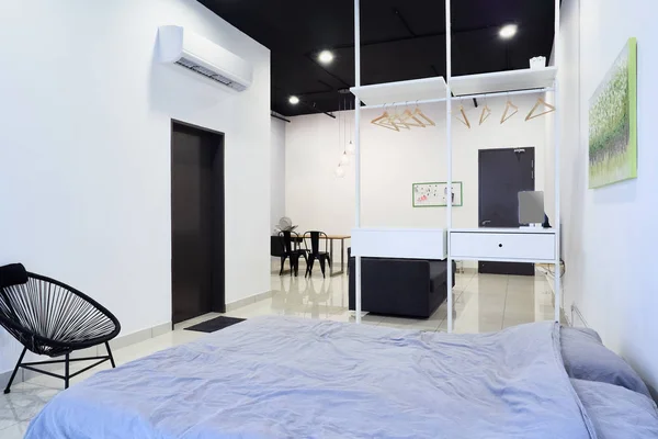 Un apartamento estudio moderno — Foto de Stock