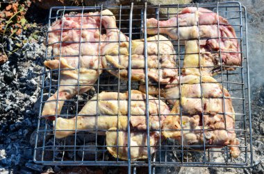 Barbeküde tavuk eti