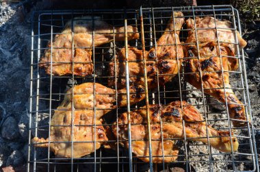 Izgara tavuk eti ile barbekü