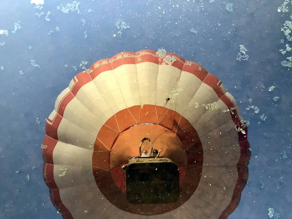 Hot Air Balloon Reflection Water — Stock Photo, Image