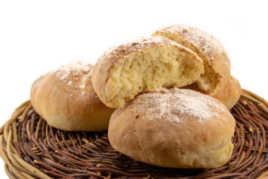 Taze bir sepet ahşap ev yapımı ekmek