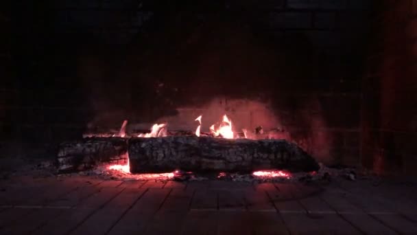 Fuego Brillante Chimenea Piedra — Vídeos de Stock