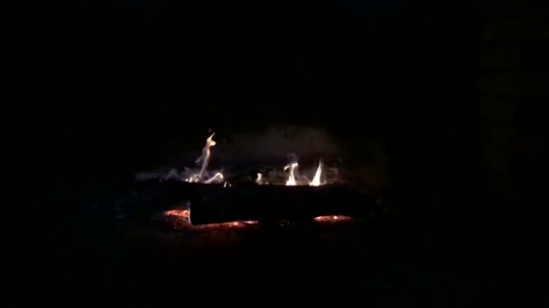 Fuego Brillante Chimenea Piedra Cámara Lenta — Vídeos de Stock