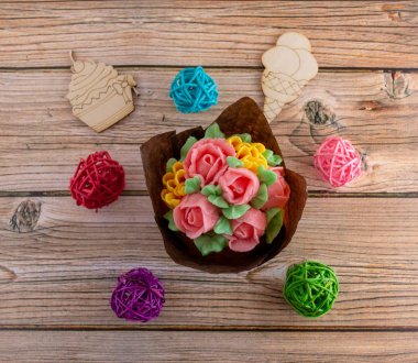 Buttercream çiçekler ile cupcakes