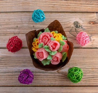 Buttercream çiçekler ile cupcakes