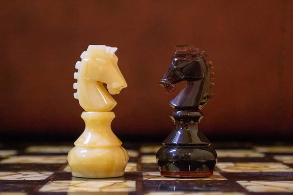 Black White Knights Chessboard — Stock Photo, Image