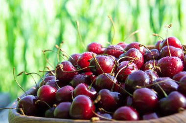 Bir kasedeki kirazlar