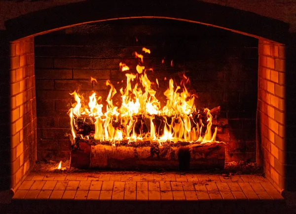 Fire in a fireplace — Stock Photo, Image