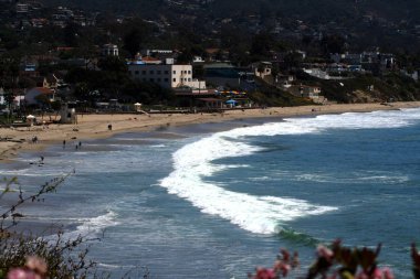 Ana plaj Laguna sörf yapıyor!