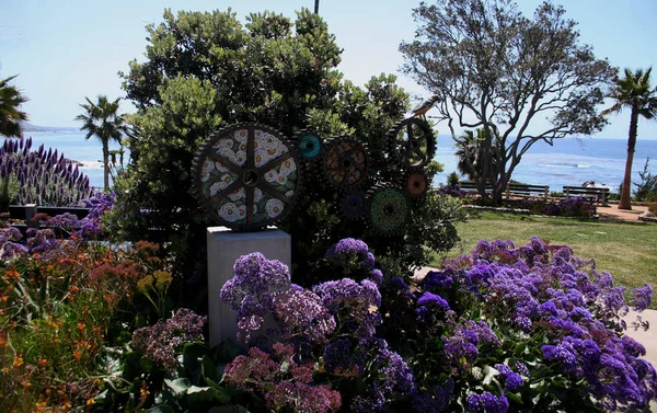 Çiçekli tropikal park Laguna Plajı