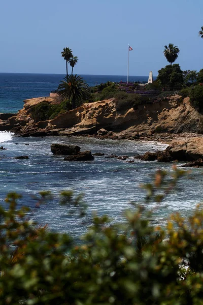 Laguna Beach kayalıkları ve lagün