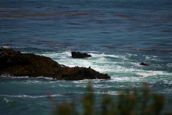 Laguna Beach CA 'da sörf doğal görünümü