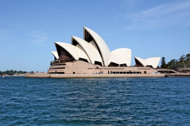 Sydney Harbour ünlü Opera binasının inşa. Sudan görüntülemek. 
