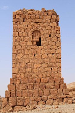 Palmyra Suriye Çölü üzerinde antik mezara (kısa bir süre önce savaş kalıntıları)