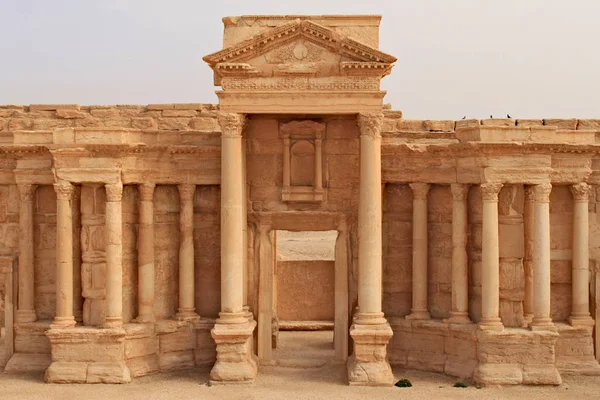 Ερείπια Του Αρχαίου Αμφιθεάτρου Παλμύρα Στη Συριακή Έρημο Λίγο Πριν — Φωτογραφία Αρχείου