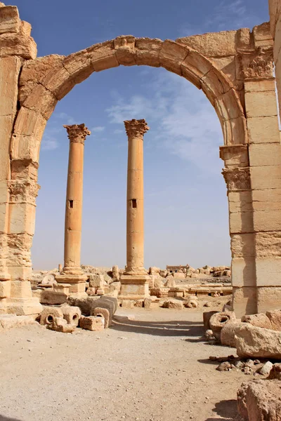 直前に戦争のシリア砂漠のパルミラ古代都市の遺跡 — ストック写真