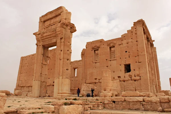 ベル神殿 直前に戦争のシリア砂漠のパルミラ古代都市の遺跡 — ストック写真