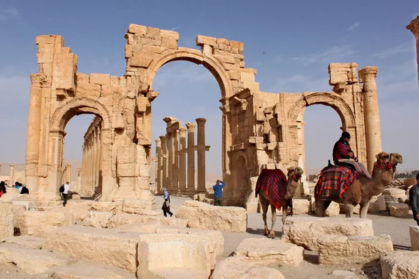 叙利亚 帕尔米拉 2011年2月25日 凯旋门 叙利亚沙漠上古老的闪利城市帕尔米拉的废墟 战前不久 — 图库照片