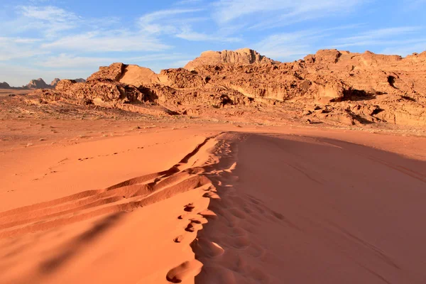 Wadi Rum Woestijn Jordanië Grote Gebied Met Gladde Rode Duin — Stockfoto