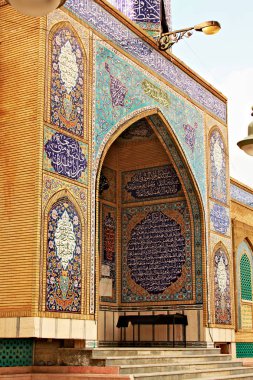 Sayyida şeylerin, Imam Hüseyin'in kızı ve büyük torunu Hazreti Muhammed, tapınak güneşin döneminde inşa edilen Baalbek, şehrin güney girişinde selamlıyor bir dini turizm cazibe olduğunu 