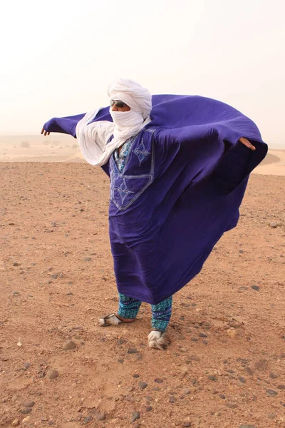 Marocco Sahara Luglio 2011 Tuareg Abito Tradizionale Blu Turbante Bianco — Foto Stock