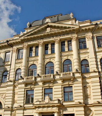 Başkenti Vilnius Litvanya Ulusal Filarmoni Orkestrası binası. Eski architucter güzel oyma ve dekoratif balkon