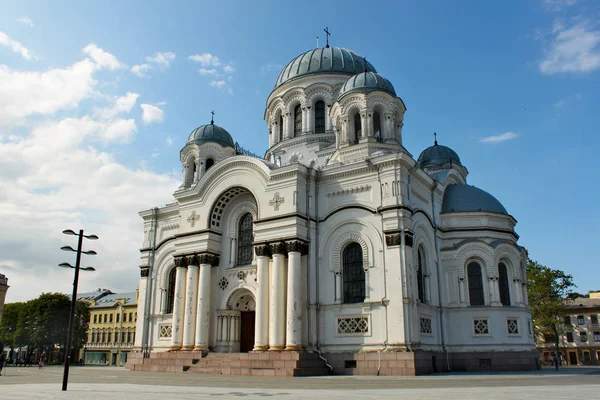 St. Michael Archangel kilise ya da Garrison kilise Laisves aleja, ana yayalara bakış kapanış Kaunas, Litvanya, Roma Katolik Kilisesi olduğunu