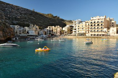 Gozo adasında Xlendi Körfezi