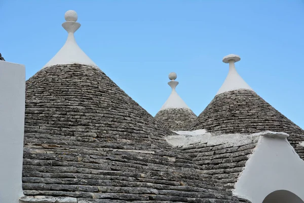 Alberobello Małe Miasteczko Apulii Południowe Włochy Kamienne Okrągłe Dachy Budynków — Zdjęcie stockowe