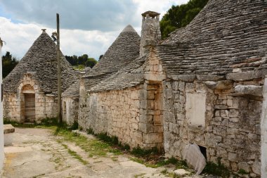 Alberobello - İtalya 'nın güneyindeki Apulia' da küçük bir kasaba. Yenilenmiş taş trullo binaları değil, UNESCO Dünya Mirasları listesinde.. 