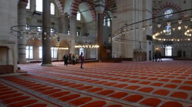 İstanbul, Türkiye 'deki Süleyman Camii' nin içi. 