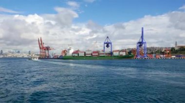 Istanbul, Türkiye-Eylül 2016: Kadıköy, Türkiye giderken Feribot hareket Haydarpaşa liman görüntülendi?.
