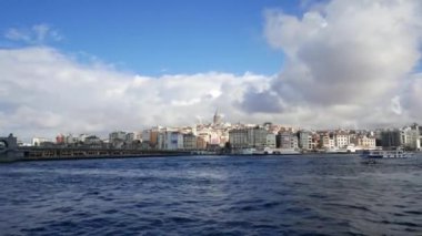 Galata Kulesi (Merkezi) Istanbul, Türkiye'de Feribot hareket etmesini görüntülendi?.