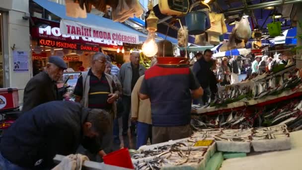 卡德柯伊 土耳其 2016年9月 繁忙的摊位在卡德柯伊 伊斯坦布尔 土耳其销售每日新鲜农产品的街道之一 — 图库视频影像