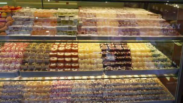 Varios Tipos Delicias Turcas Postres Exhibición Gran Bazar Estambul Turquía — Vídeo de stock