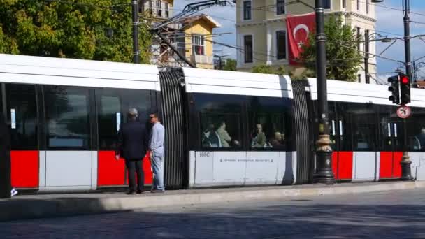 自動地下鉄鉄道移動スルタンアフメットの観光地でトラックのイスタンブール トルコ 2016年 — ストック動画