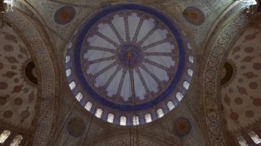 İstanbul, Türkiye 'deki Süleyman Camii' nin içi. 